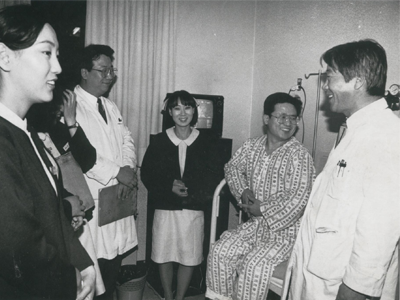 1981년 수원에서의 개원 당시 이춘택 박사 모습